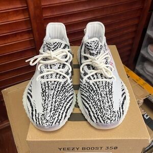 Yeezy Boost 350 V2 Zebra